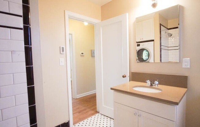 1 bed, 1 bath, $1,625, Unit 14