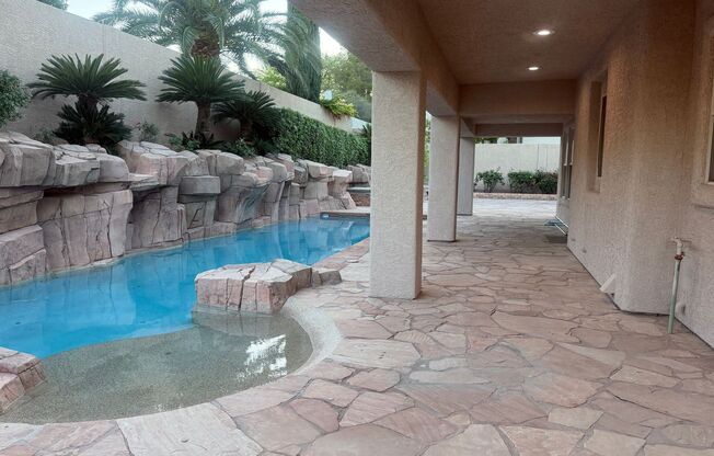 5 beds, 4.5 baths, $6,795