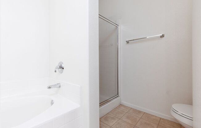 2 beds, 2 baths, $1,300, Unit Bldg 11