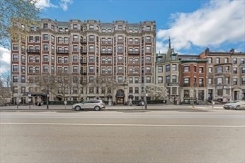 3 beds, 1 bath, 1,017 sqft, $4,800, Unit 301