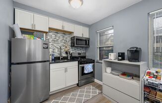 Studio, 1 bath, 425 sqft, $895, Unit 242 2