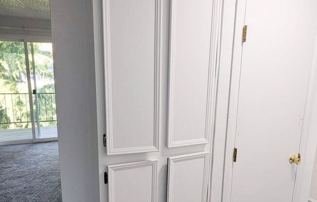 2 beds, 1 bath, 889 sqft, $1,295, Unit 34