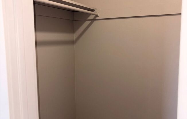 2 beds, 1 bath, 830 sqft, $1,395, Unit 64
