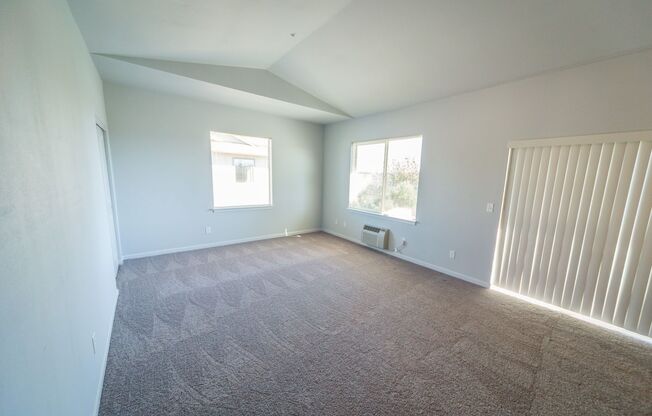 The Best of Both Worlds: Nature at your Doorstep, City at your Fingertips!