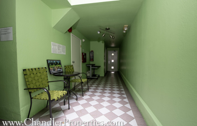 525 Cole Street Apt