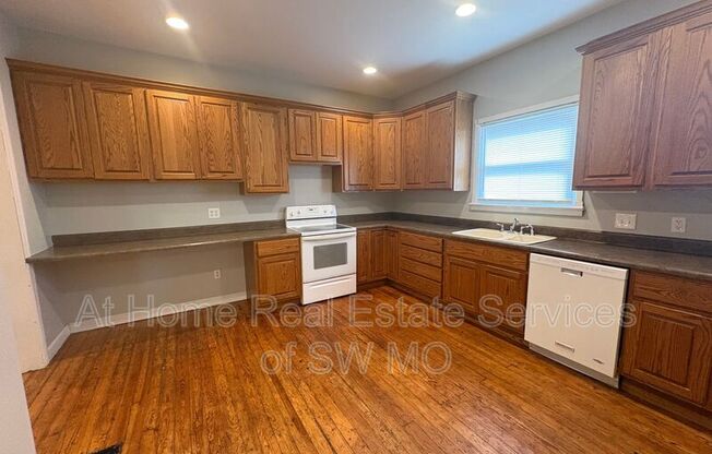 752 S MAIN