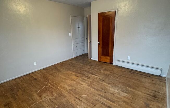 3 beds, 1 bath, $1,000