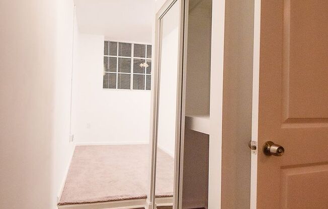 Studio, 1 bath, 520 sqft, $1,050, Unit Apt 1E