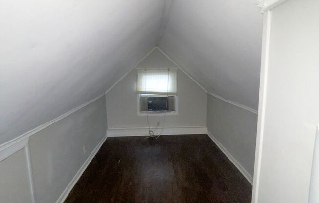 3 beds, 1 bath, $1,500