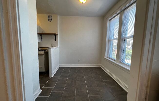 Studio, 1 bath, 400 sqft, $875, Unit 710