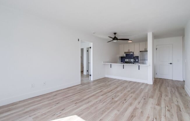 2 beds, 2 baths, 925 sqft, $2,845, Unit 216
