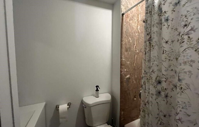 3 beds, 1 bath, 837 sqft, $5,600, Unit 4