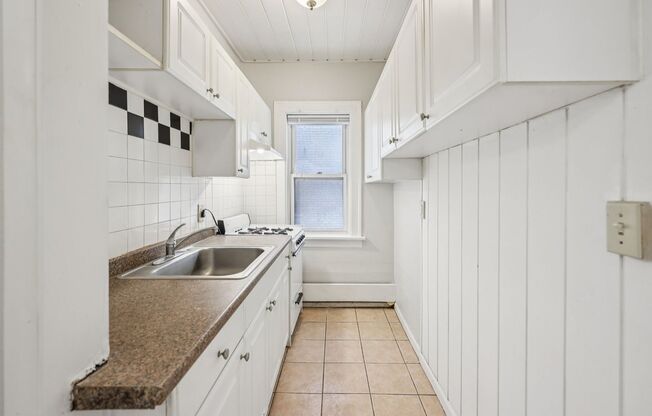 2 beds, 1 bath, 720 sqft, $1,395, Unit 102