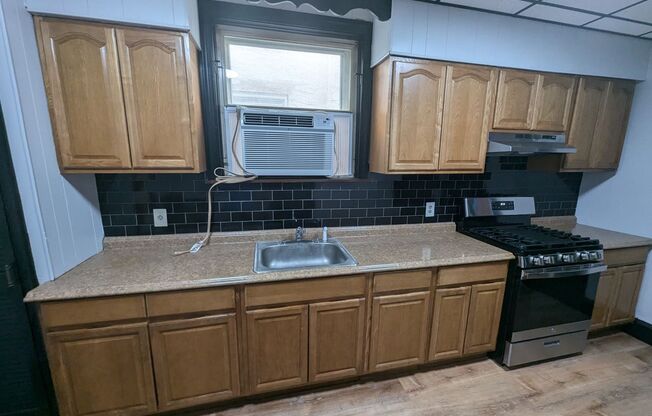 3 beds, 1 bath, $1,400