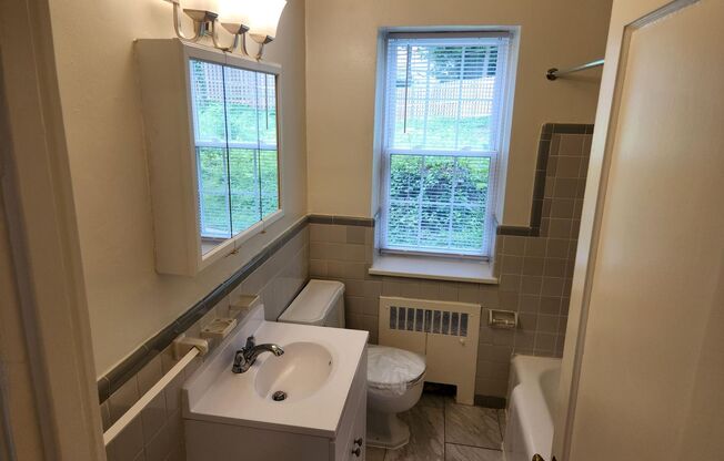 2 beds, 1 bath, 897 sqft, $2,335, Unit E-03