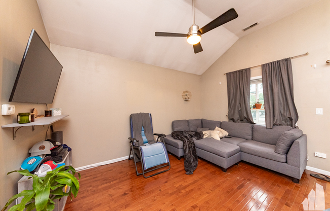 700 N Noble St, Chicago IL #2E,