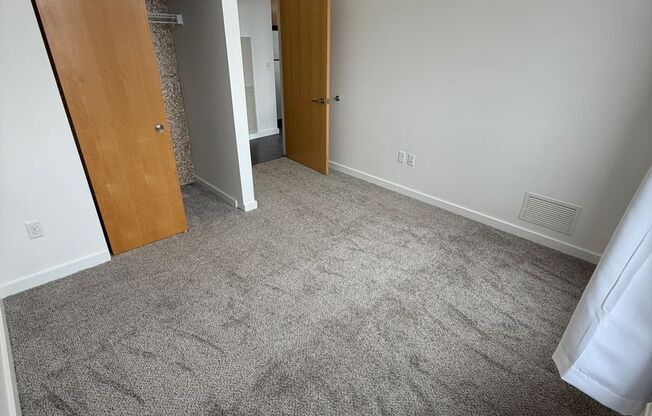 2 beds, 1 bath, 1,085 sqft, $1,395, Unit 901