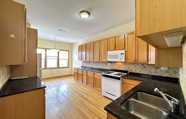 2136 Chicago Ave.