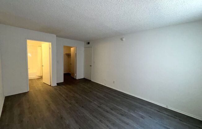 2 beds, 2 baths, $2,195, Unit 107