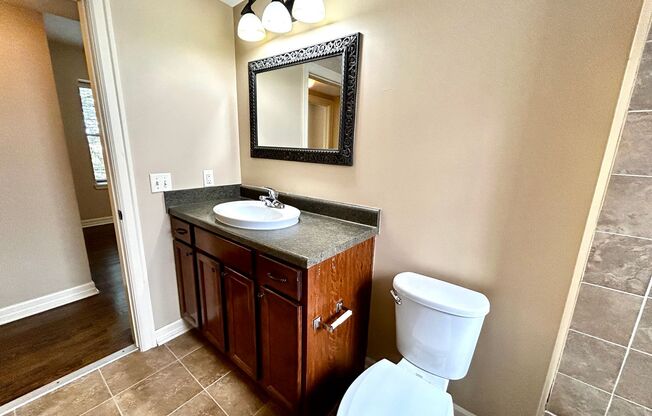 2 beds, 1 bath, 800 sqft, $1,195, Unit 601 - Unit 305 B800