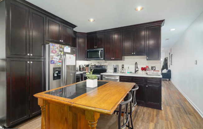 2213 N 17 ST