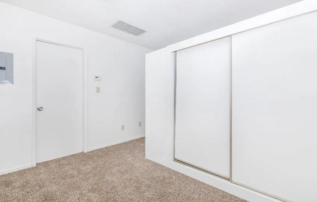 Studio, 1 bath, 430 sqft, $1,050, Unit 29