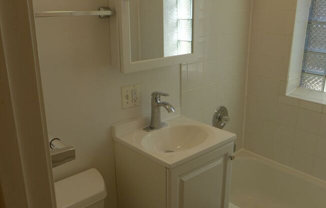 Studio, 1 bath, 300 sqft, $1,395, Unit 306
