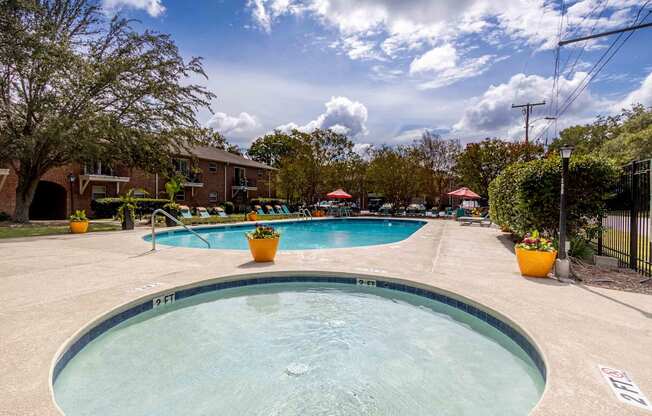 The Jaunt Apartments in Charleston South Carolina photo of resorty-style pool and