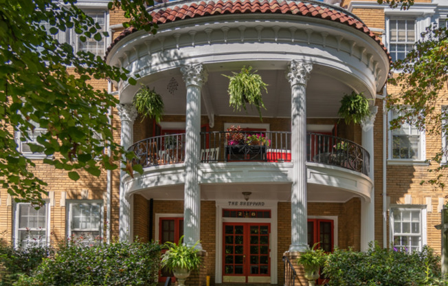 1 bed, 1 bath, 750 sqft, $1,350, Unit 215-11