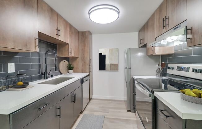 2 beds, 2 baths, 875 sqft, $2,795, Unit 4880-21