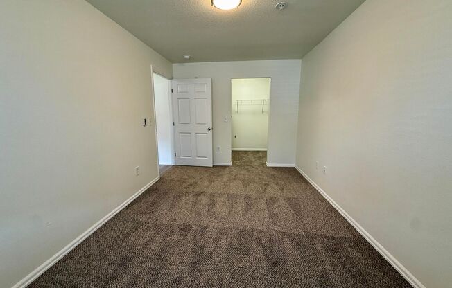 2 beds, 1 bath, 880 sqft, $1,699, Unit J-102