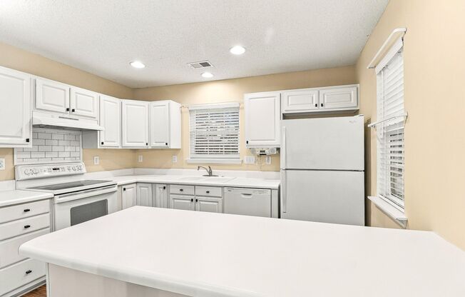 Bennington Place Beauty – 2 Beds, 2.5 Baths, Versatile Loft & More!