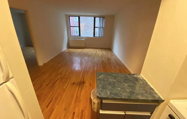422 E 89 ST