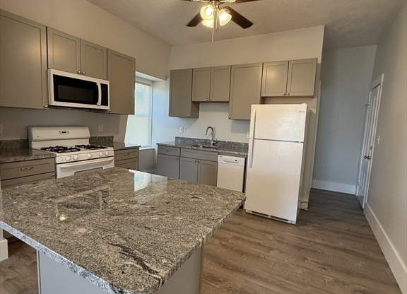 2 beds, 1 bath, 1,200 sqft, $3,500, Unit 3