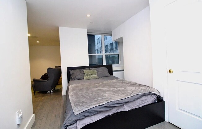 Studio, 1 bath, 500 sqft, $3,499, Unit 210