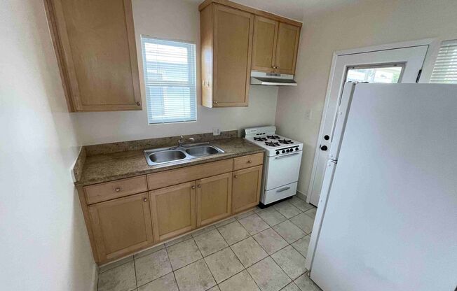 Studio, 1 bath, 420 sqft, $1,600, Unit 5