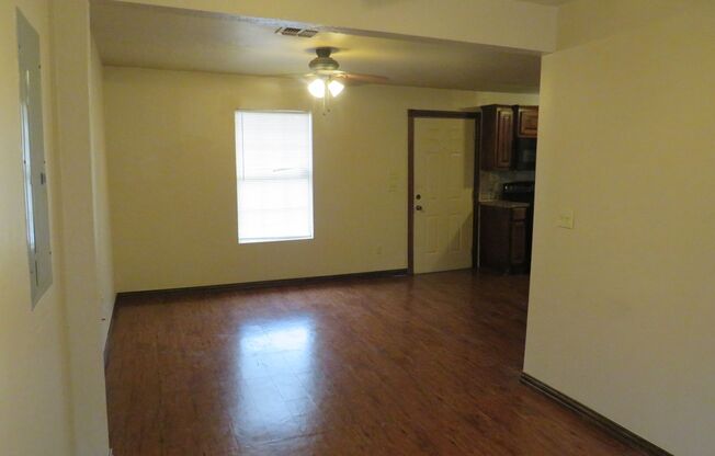 1 bed, 1 bath, $700, Unit 1604 NW Lindy Unit 3