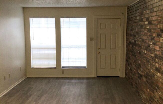 2 beds, 2 baths, 995 sqft, $800, Unit 22
