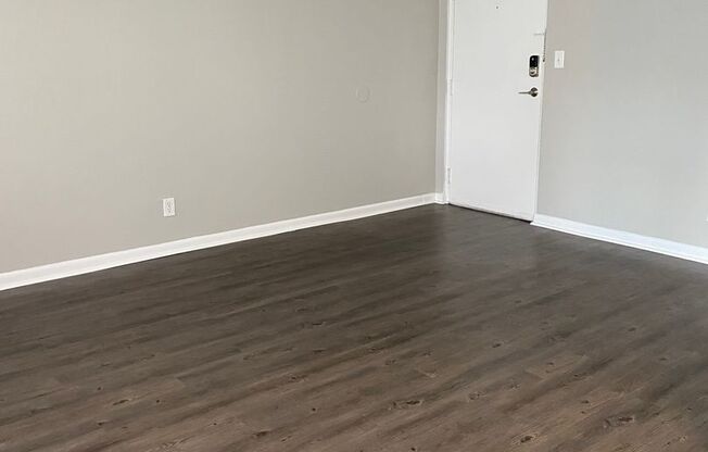 2 beds, 1 bath, 800 sqft, $1,205, Unit 919-2