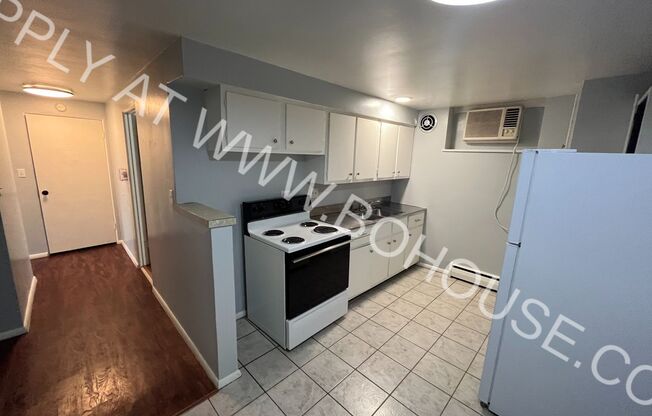 1 bed, 1 bath, 650 sqft, $799, Unit 12