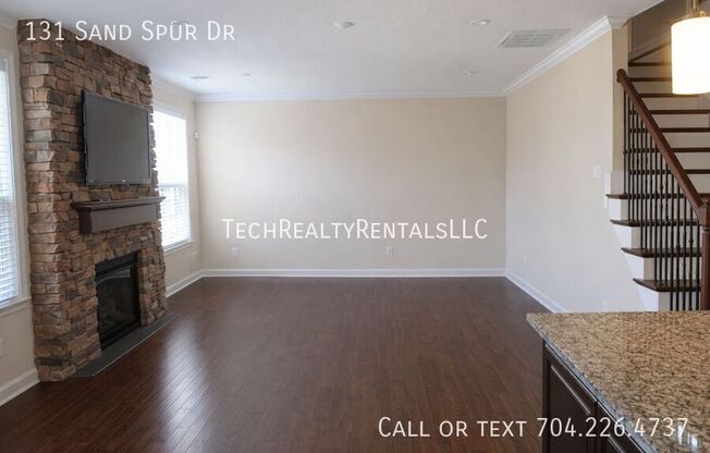 131 SAND SPUR DR