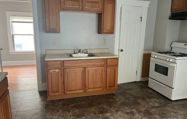 2 beds, 1 bath, $700