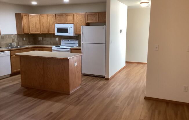 3 beds, 2 baths, 1,482 sqft, $1,795, Unit 25-12305