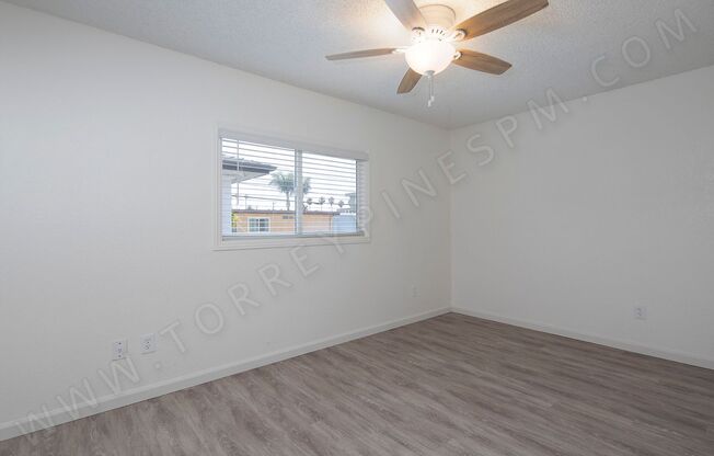 2 WEEKS FREE!!! 2 Br Townhome with W/D and Parking, 2 Blocks from Beach!