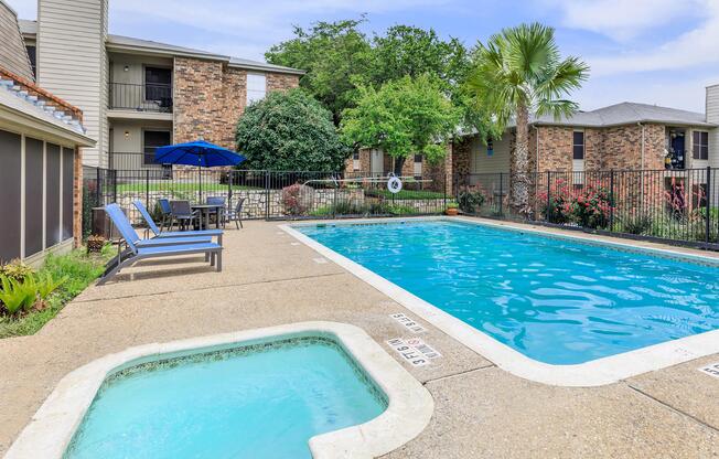 ENJOY RESORT-STYLE AMENITIES