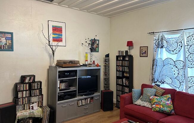 3 bedrooms-1 bath - on 4th Ave