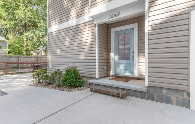A First-Time Rental Available 09-15-25! 3 Primary Suites w/Private Baths - Attached Garage - Dog Friendly!
