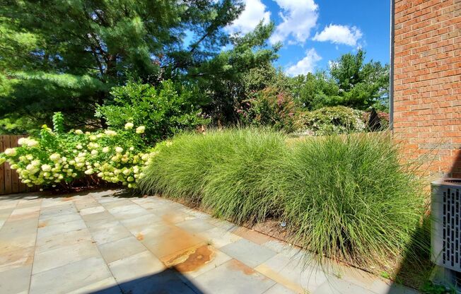 Fabulous 3BR/3.5BA Potomac Townhome, in Inverness Knolls!!