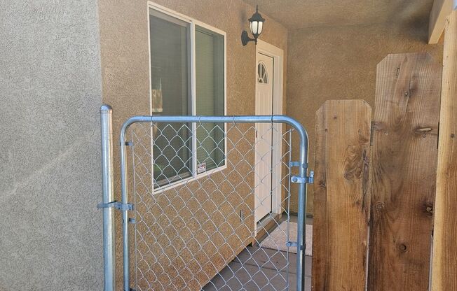 Charming 2 Bedroom Home Located in La Loma Area