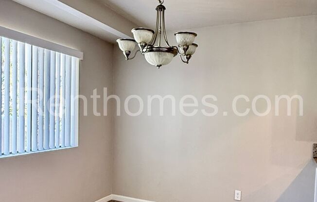 Penasquitos, 9438 Twin Trails Dr #201, Granite Counters, AC, Gas Log Fireplace, Vaulted Ceilings.